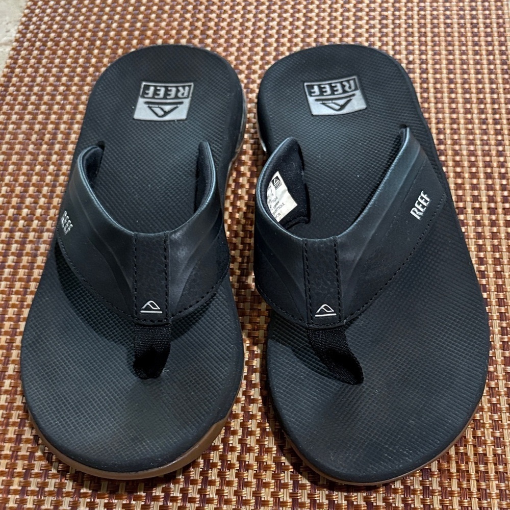 Reef Classic Black Sandals-Size 9